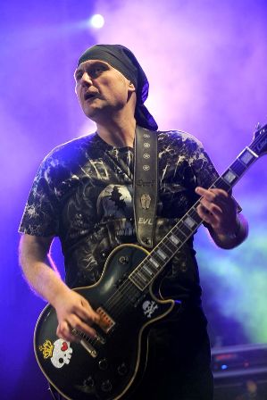 Hoy decimos adiós a otro grande guitarrista de nuestro país