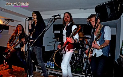 Casablanca, Grim Comet-Sala Down (Cáceres)-23/04/15