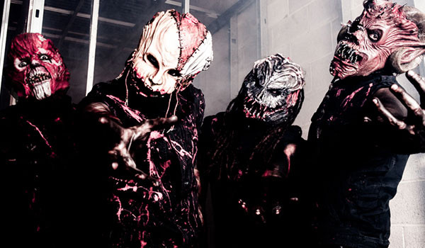 Terror Universal rompen con su cantante por «manoseos»
