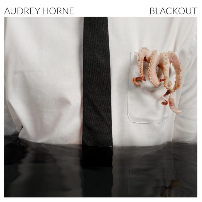 «This Is War» es el nuevo tema de Audrey Horne