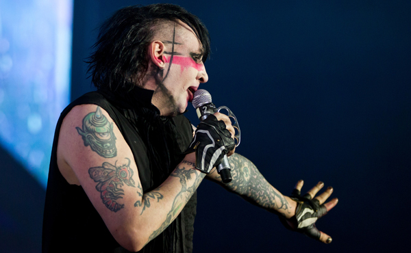 Marilyn Manson interpreta «Sweet Dreams»  con X Japan en el festival Coachella