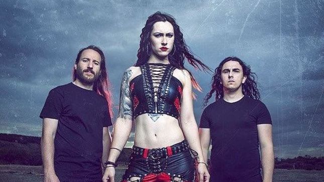 Guillermo Starless (Sexplosion) acompañará a Bloodhunter en sus próximos conciertos.
