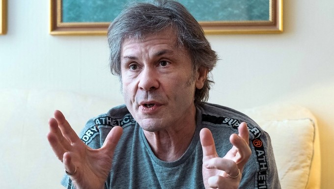Declaraciones de Bruce Dickinson (Iron Maiden) sobre la industria musical.