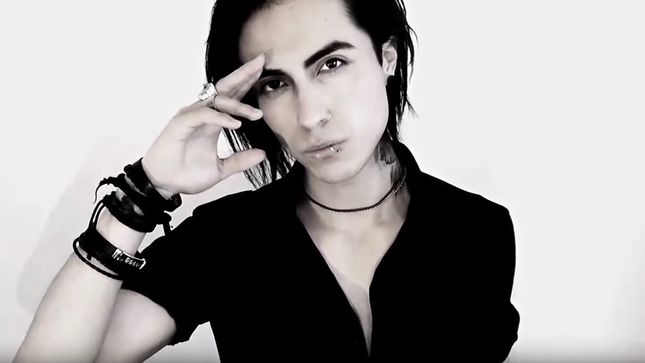 Julian Larre es el nuevo vocalista de Lacrimas Profundere