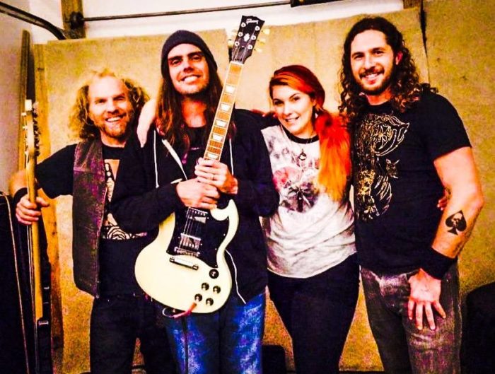 Álbum debut de  Lightning Born la banda de Mike Dean de Corrosion Of Conformity
