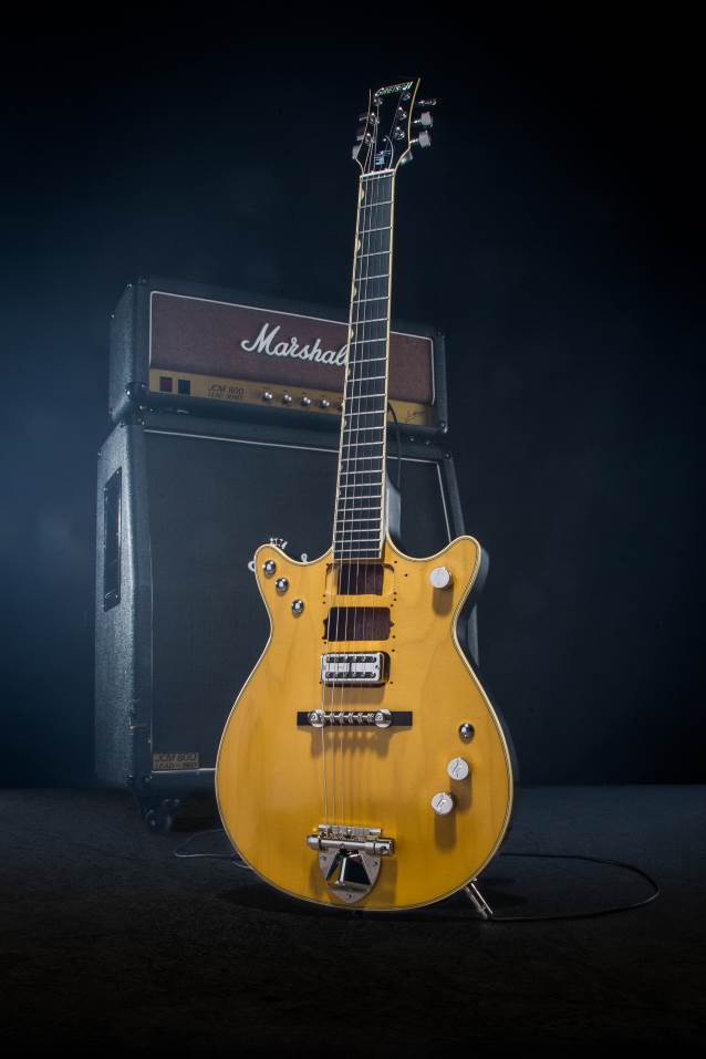 Nuevo guitarra con la firma de Malcolm Young de AC/DC