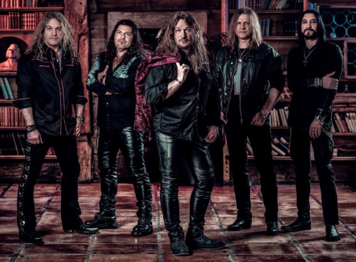 Nuevo video lyric de Crystal Ball