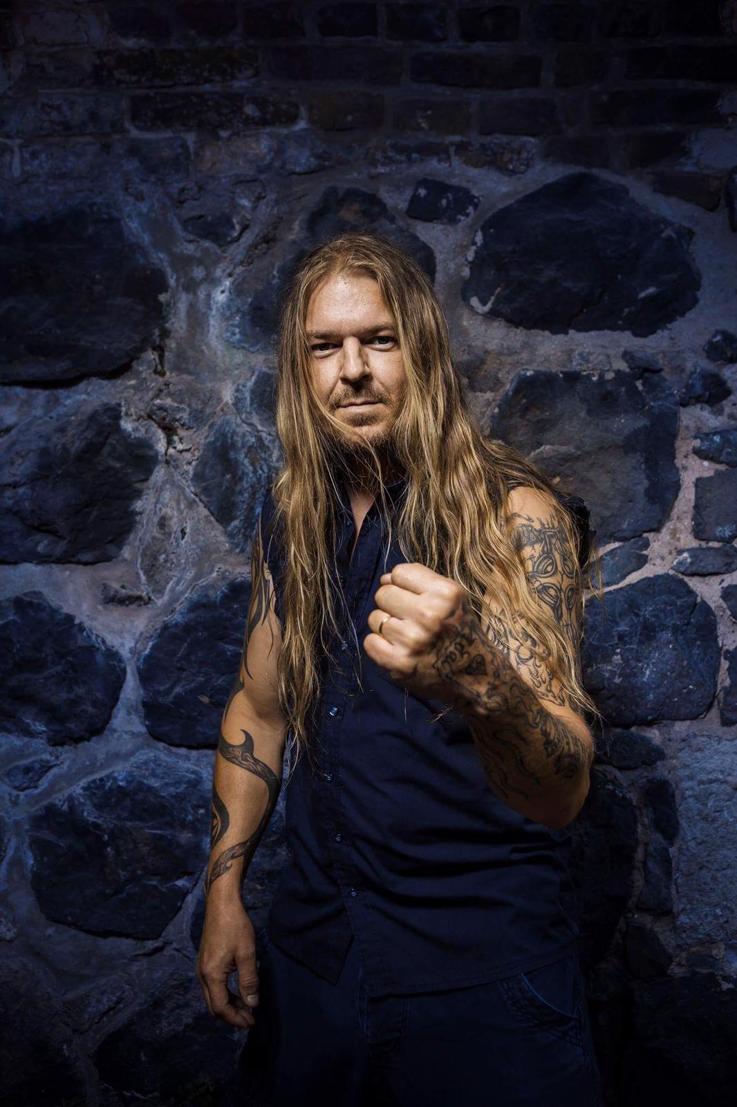 Jari Kainulainen se incorpora a Infinite Visions de Timo Tolkki