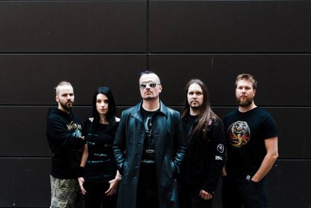 Amoth nos presenta su nuevo video para su tema «The Man Who Watches The World Burn»