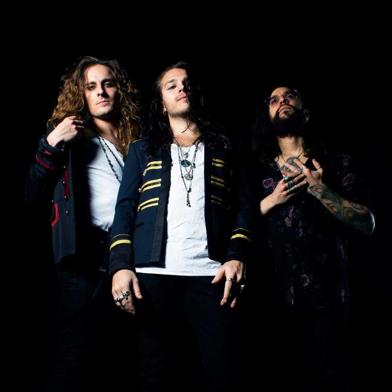 «Motherland», nuevo single de Reach