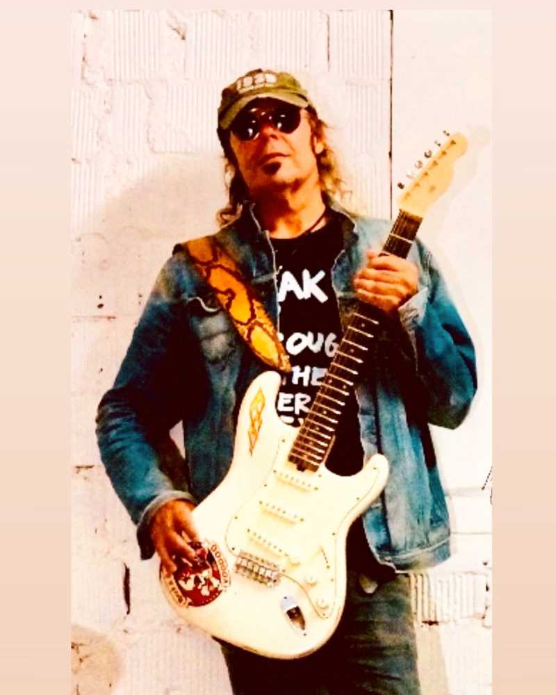 Single de la Vargas Blues Band con el guitarra de flamenco Chicuelo