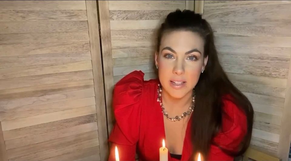 Elize Ryd de Amaranthe presenta una versión en sueco de una canción tradicional