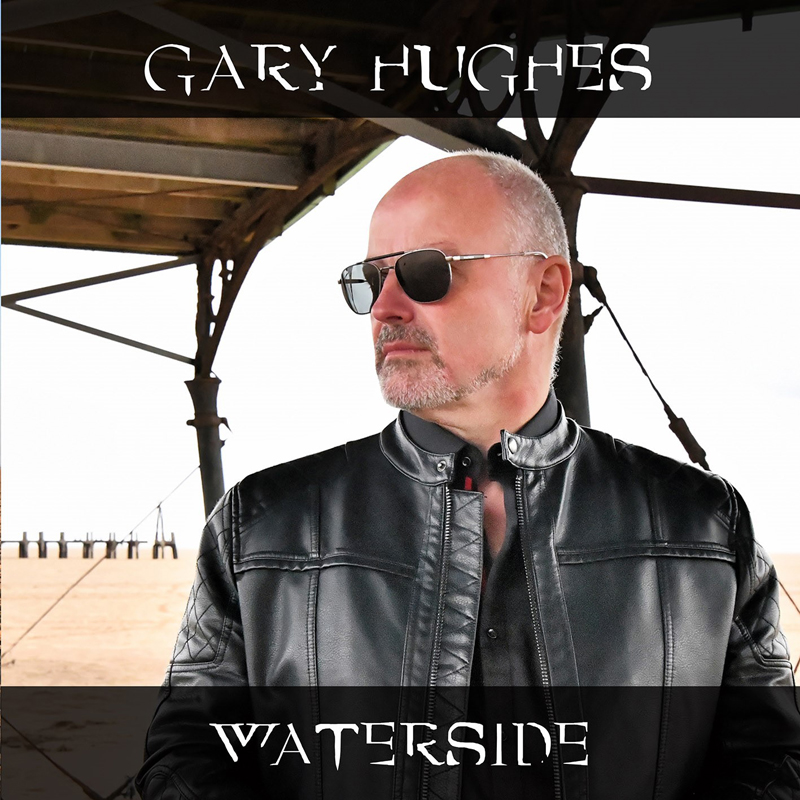 En marzo trabajo en solitario y recopilatorio de Gary Hughes