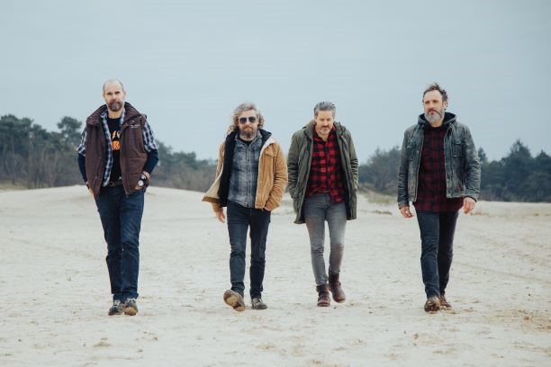 Disco debut de la banda de Hard Rock llamada Hvalross