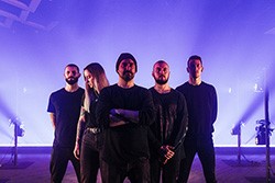 Dvne presenta su nuevo video en directo de la canción «Towers»