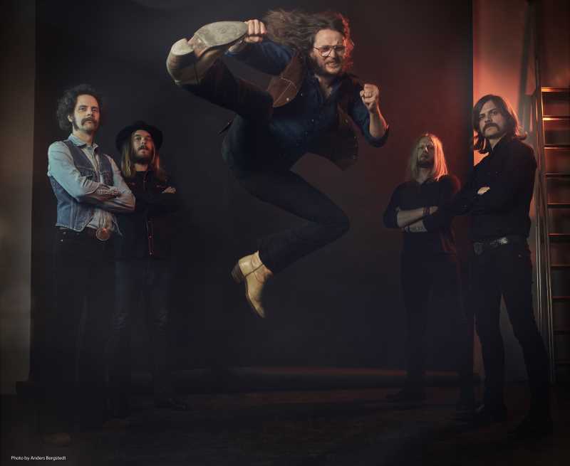 Horisont estrena su versión del tema «Sheldon Churchyard»