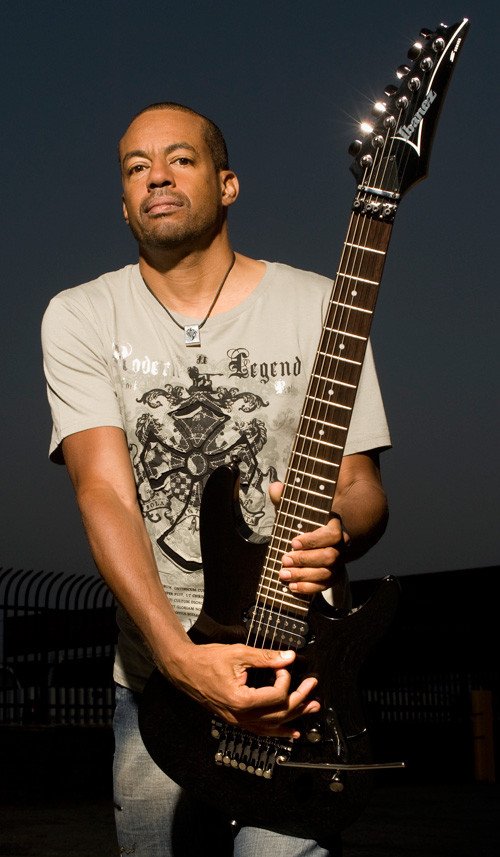 Estreno del nuevo video de Tony Macalpine