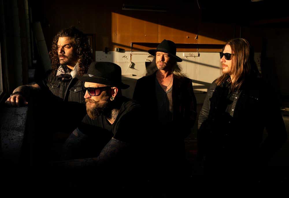 Shaman’s Harvest: videoclip de «Under Your Skin»