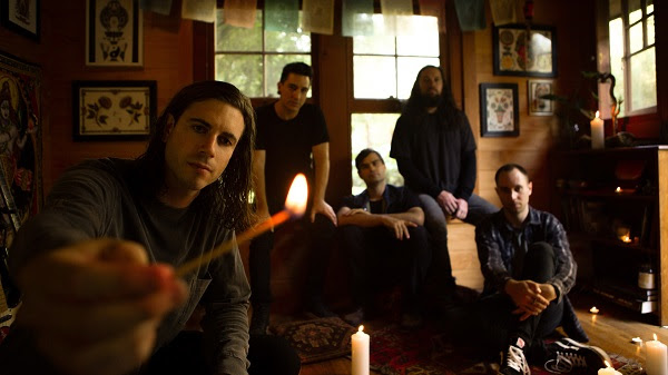 In Hearts Wake comparte el vídeo de «Husk (Unplugged)»