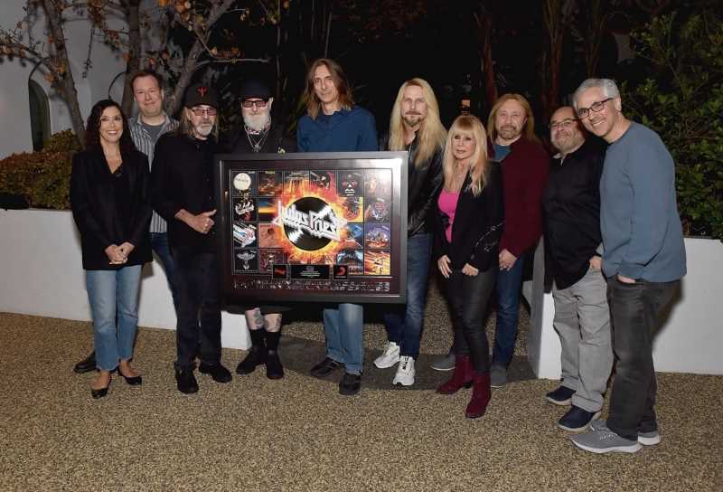 Placa por los 50 años y 50 millones de discos vendidos de Judas Priest