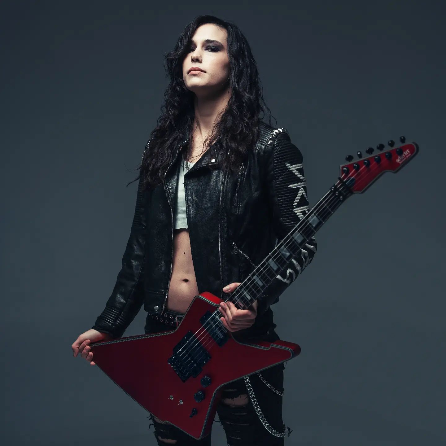 Nervosa anuncia que Helena Kotina se unió a la banda como segunda guitarrista