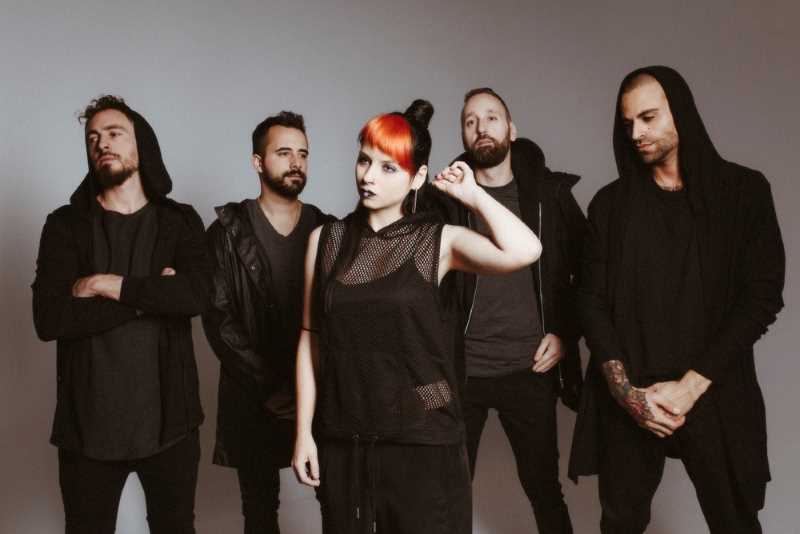Arise presenta su video «Universos Paralelos»