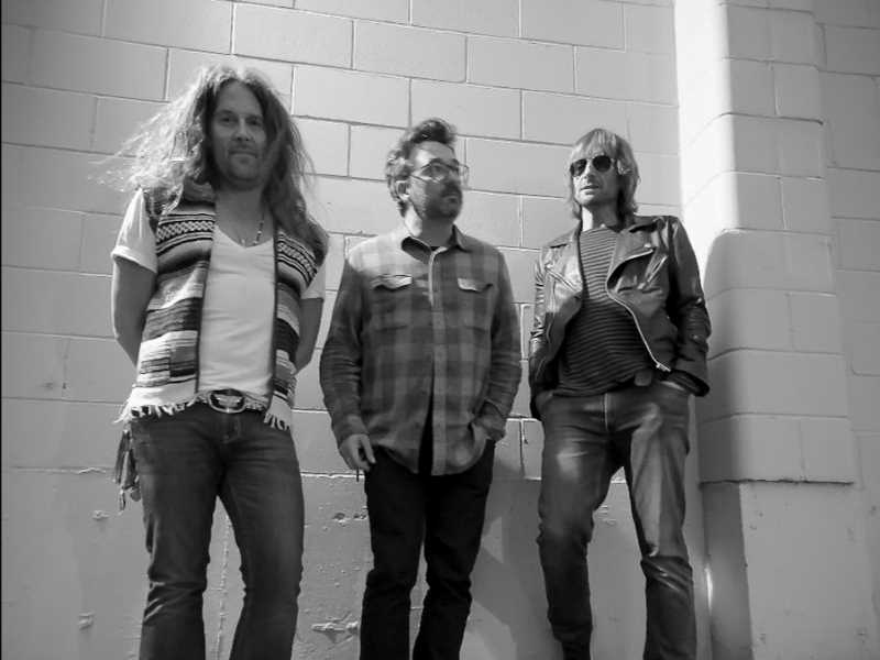 Los canadienses La Chinga presentan su nuevo single «Bolt Of Lightning»