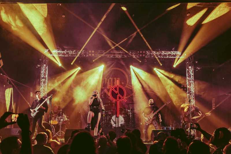 Astray Valley presenta su video «Your Skin»