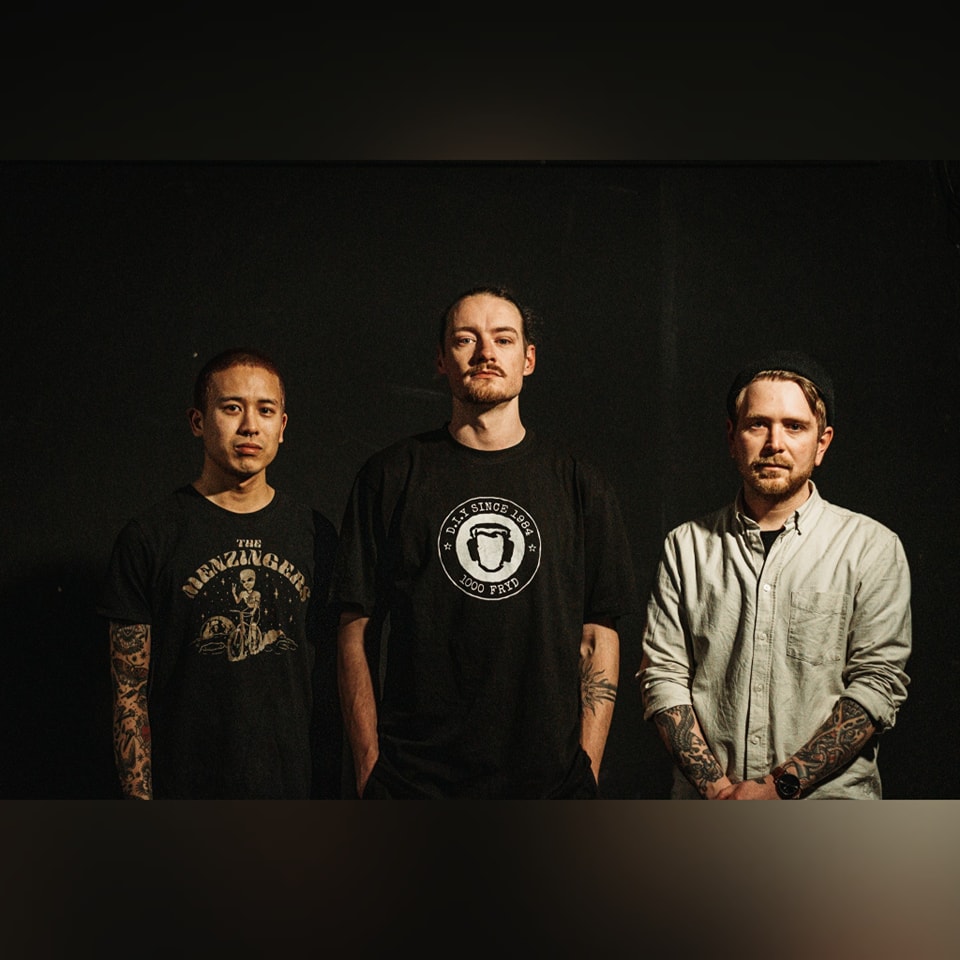 Desde Dinamarca conocemos a Omsorg, un trío de Hardcore que en mayo publicará su nuevo Ep “Echoes”
