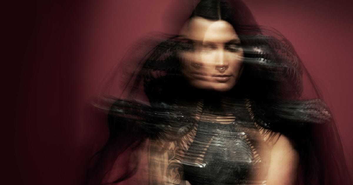 La ex cantante de Delain Charlotte Wessels lanzará su nuevo álbum en solitario el 20 de septiembre de 2024 para Napalm Records