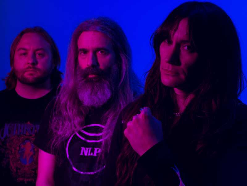 Segundo single del trío norteamericano Castle llamado «Evil Remain»
