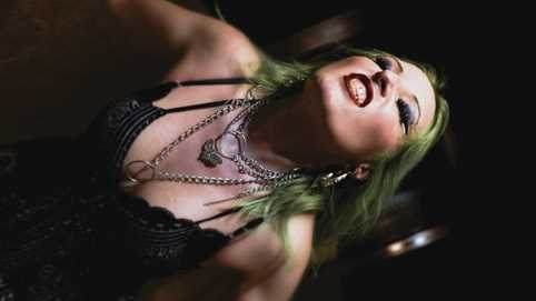 Synlakross publica un nuevo video de su canción «Freak»
