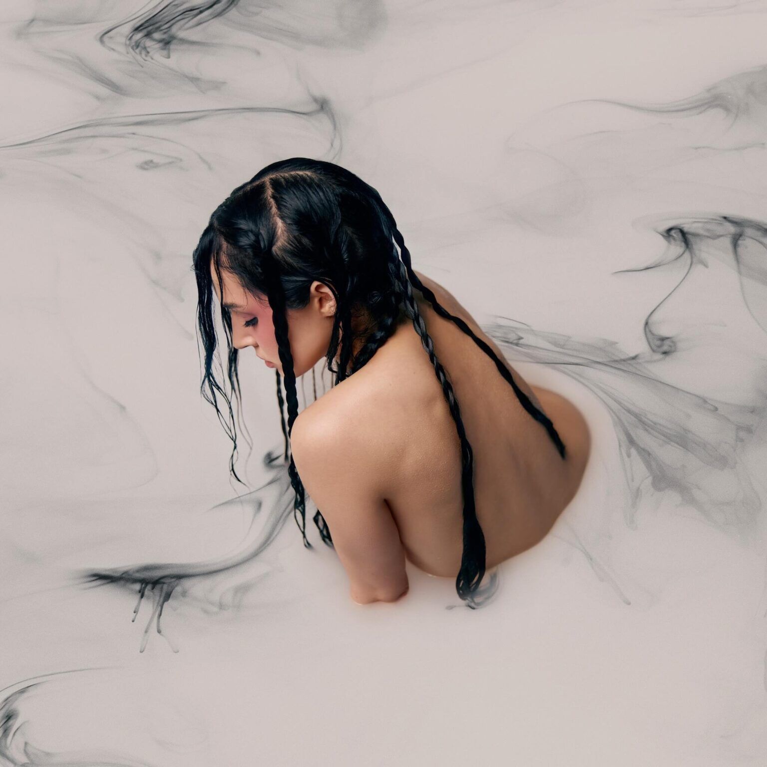 Poppy nos presenta sus nuevo singles “The Cost Of Giving Up” y “Crystallized”