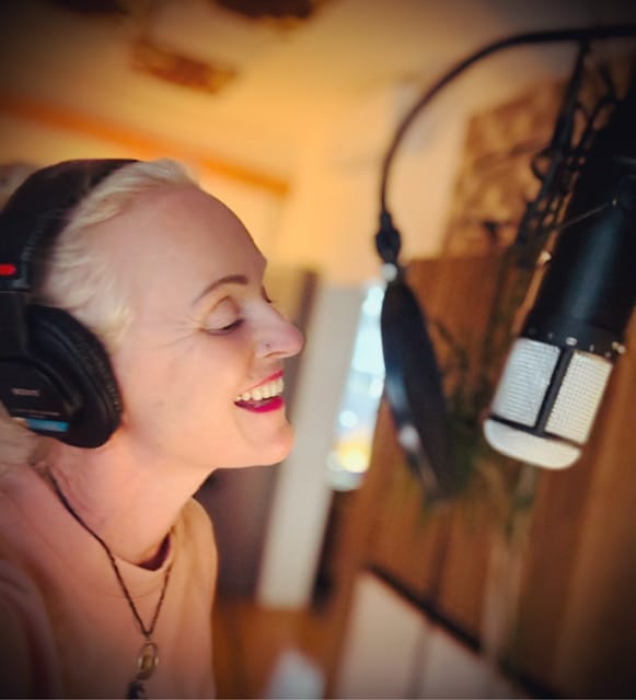 Liv Kristine, lanzará su nuevo álbum en solitario «Amor Vincit Omnia» el 25 de abril