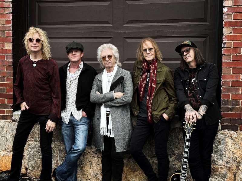 Se presentan los Close Enemies, un super grupo con Tom Hamilton de Aerosmith