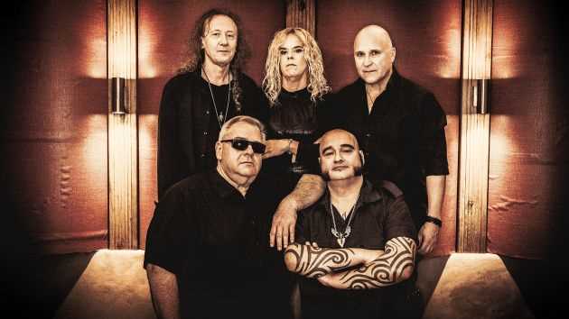 Crematory sigue enseñado su visión gótica de la realidad con «The Future is a Lonely Place»