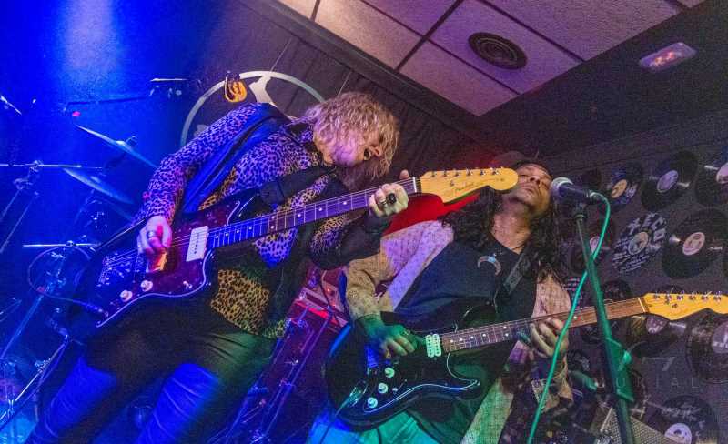 Entrevistamos a los canadienses Wayward Saints