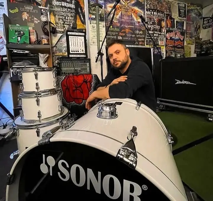 Txamu, batería de los thrashers Vinodium, comparte su destreza con la banda Circe