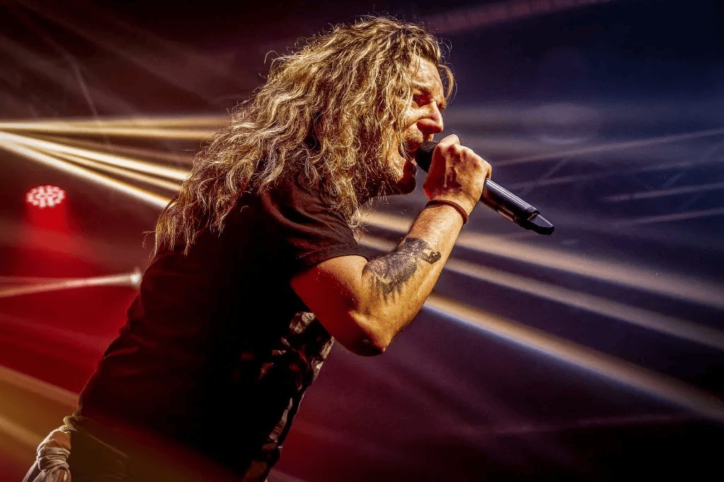 Fran Vázquez presenta «Second Chance», un himno de esperanza en clave de rock melódico