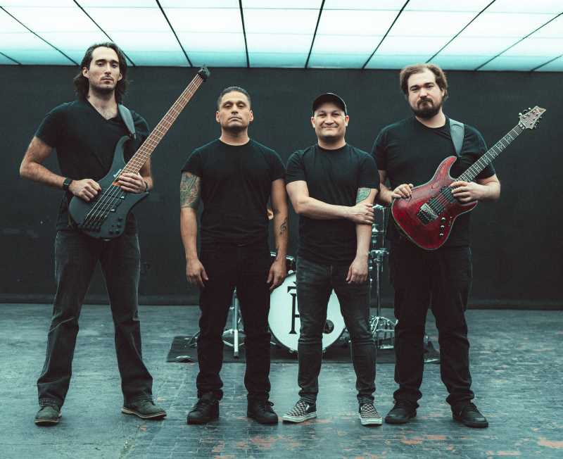 Los americanos The Phoenix Within publican su sencillo «War Machines»