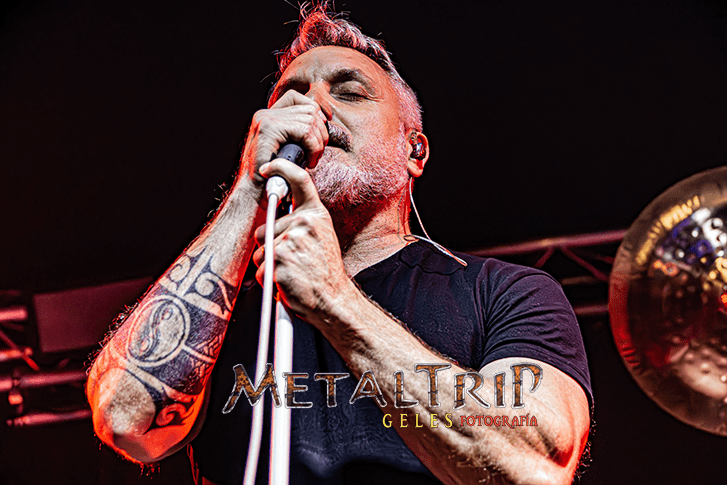 Ramón Lage se une a Adventus como nuevo vocalista y estrena el single “De mi Corazón y otras Miserias”