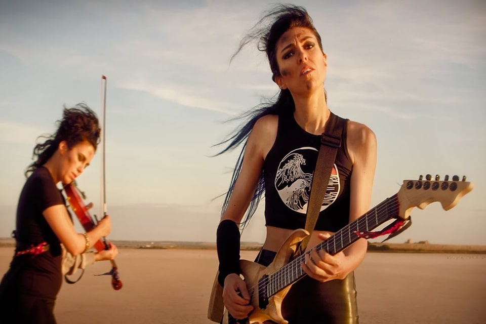 Detalles del álbum debut del dúo femenino Golden Salt