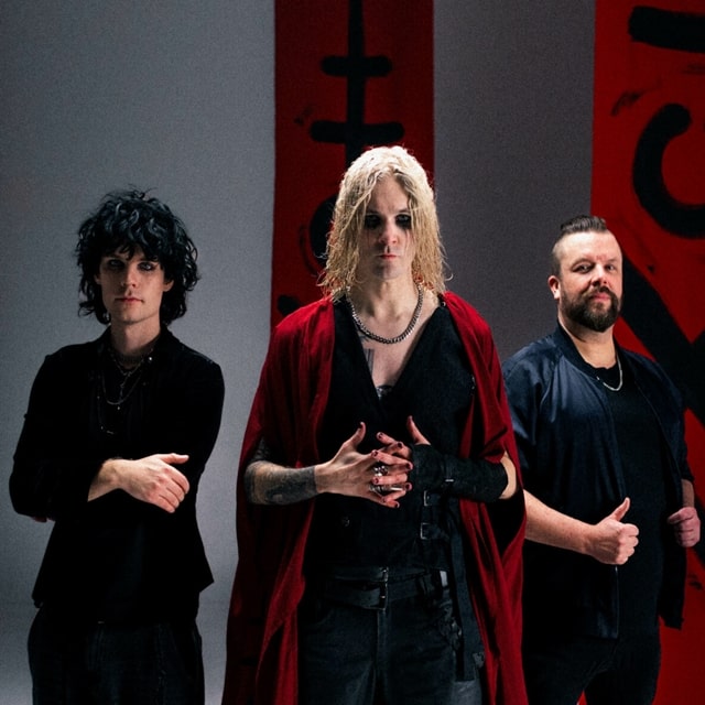 La superbanda finlandesa Hokka une generaciones con su explosivo debut «In The Darkness»