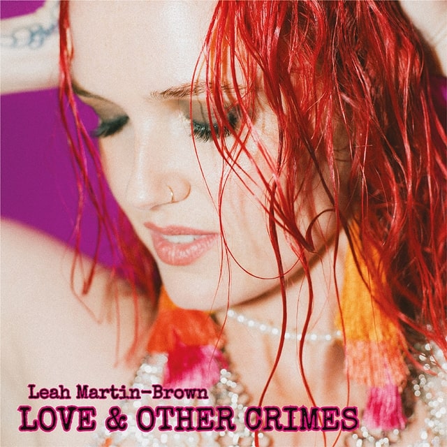 La polifacética Leah Martin-Brown hizo su debut musical con «Love & Other Crimes»