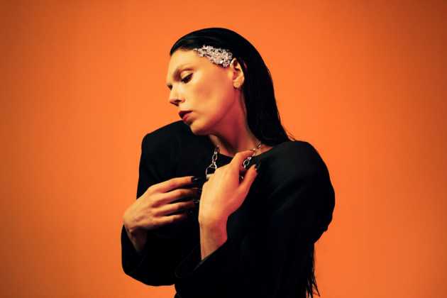A.A. Williams ficha por la discográfica Reigning Phoenix Music