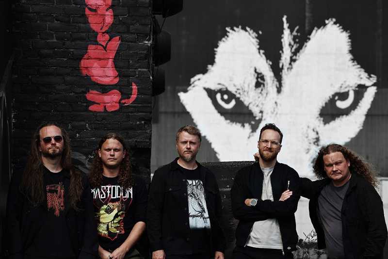 Nuevo estreno del álbum en directo de Iotunn de su canción “Waves Below”
