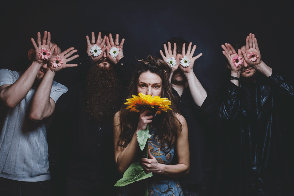 Debut de la banda Žrenice con su original visión musical del post metal/rock