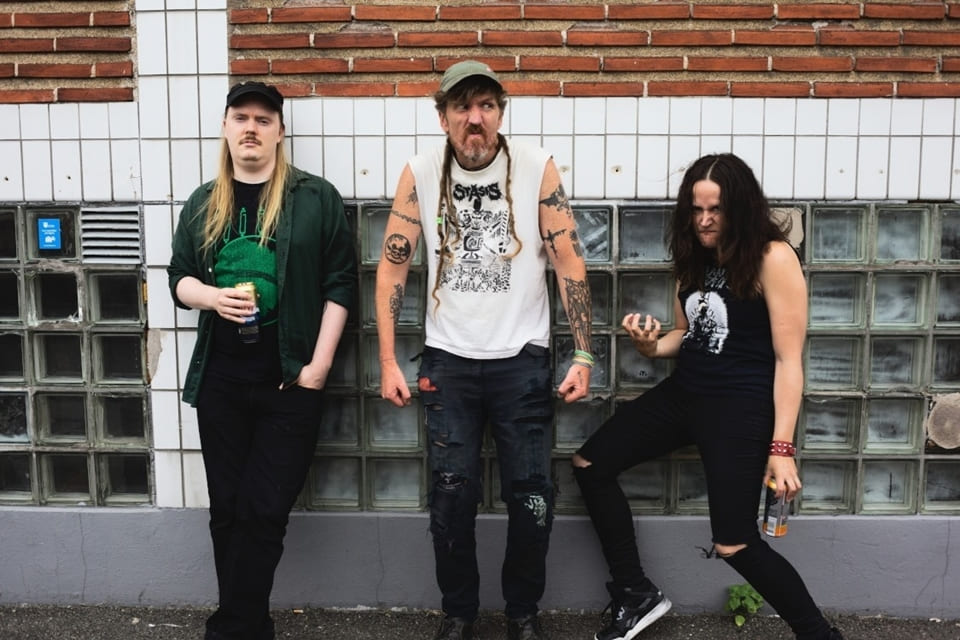 Detalles del álbum debut de la maquinaria crust lo-fi crudo Catachrest