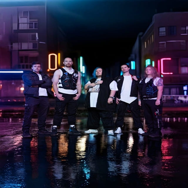 La banda Caught in a Mirror anuncia su álbum debut «Neoncore»