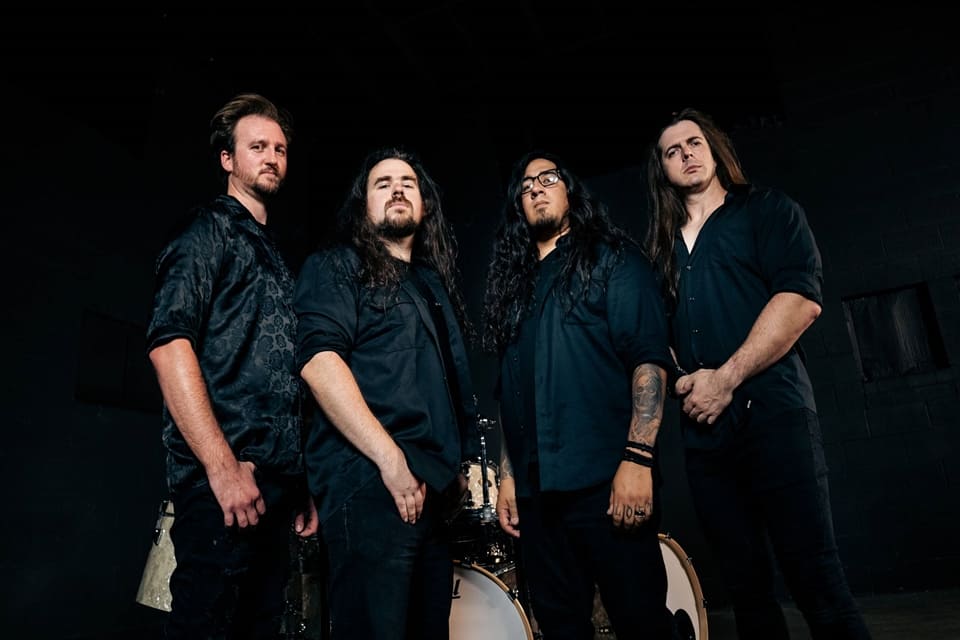 Ravenmocker da un primer paso feroz hacia una nueva era de death metal melódico con su sencillo debut «Infallible»